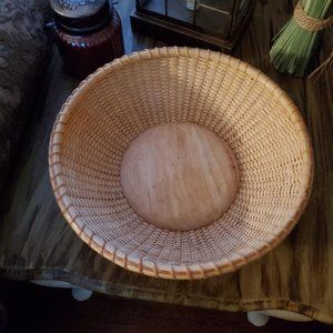 12" Wicker bowl with solid wood bottom